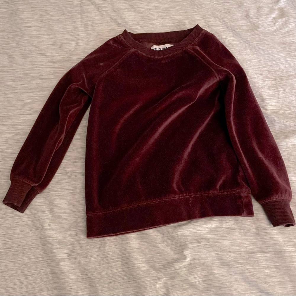 Old Navy velvet burgundy sweatshirt, unisex size 5T.